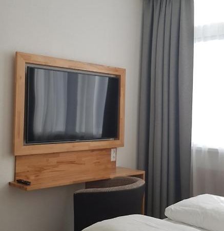 Hb 32 Metzingen Hotel Metzingen  Bagian luar foto