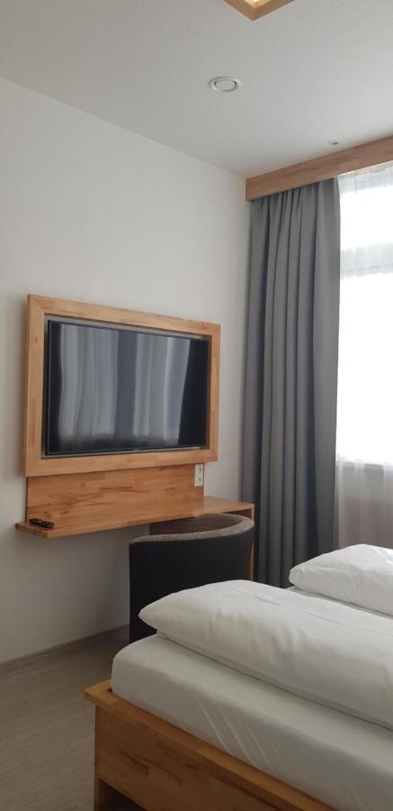 Hb 32 Metzingen Hotel Metzingen  Bagian luar foto